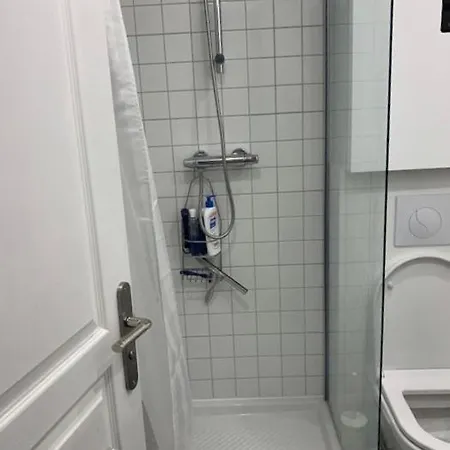 Petit Studio 14M2 Metro Goncourt Apartment Paris