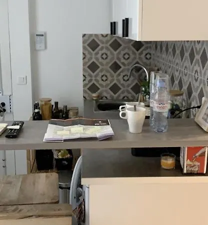 Petit Studio 14M2 Metro Goncourt Apartment Paris
